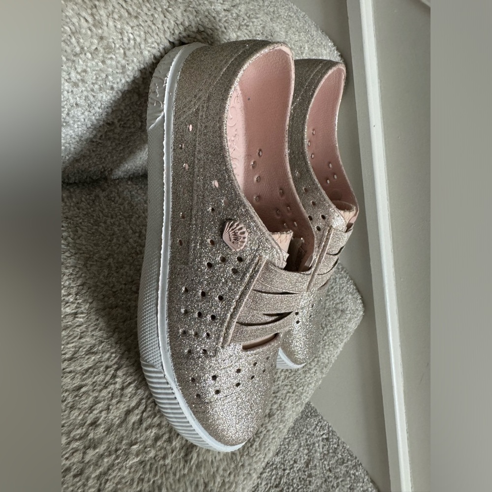 Blowfish Girls slip on size 4